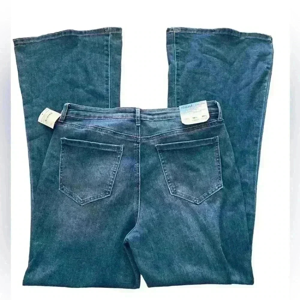 NWT ABOUND Mid Rise Flare Jeans - Women's Size 32 - Picture 4 of 5